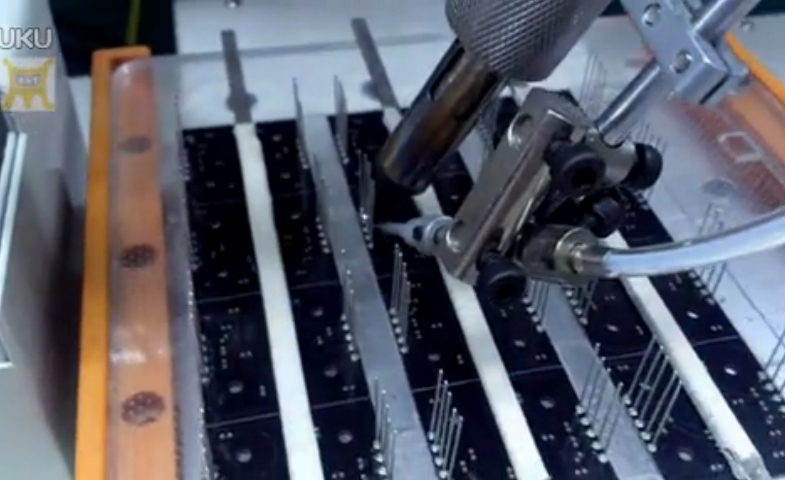 視頻: 自動(dòng)焊錫機(jī)專用錫線拖焊效果-興鴻泰錫業(yè)